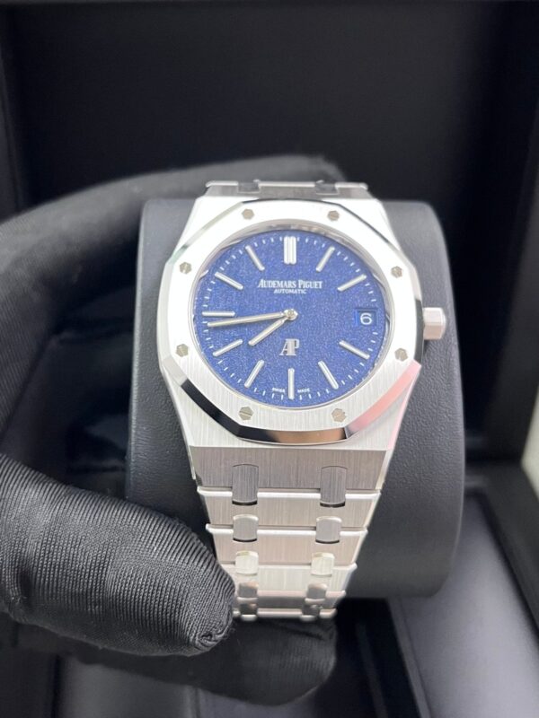 Audemars Piguet Royal Oak Jumbo  Extra-thin 16202BC.OO.1240BC.02 - Image 2