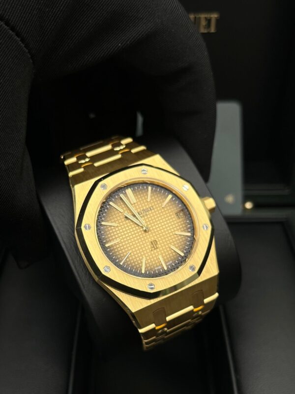 Audemars Piguet Royal Oak Jumbo Extra Thin 50th Anniversary "Smoked Gold" 2022 16202BA.OO.1240BA.01 - Image 12