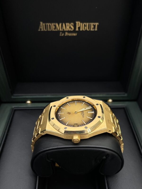 Audemars Piguet Royal Oak Jumbo (Ref# 16202BA.OO.1240BA.02) - Image 19