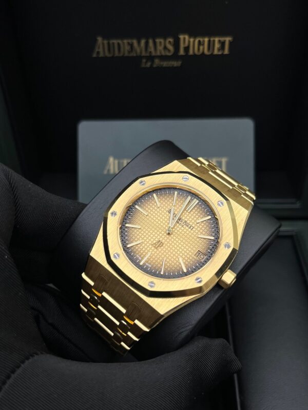 Audemars Piguet Royal Oak Jumbo (Ref# 16202BA.OO.1240BA.02) - Image 16