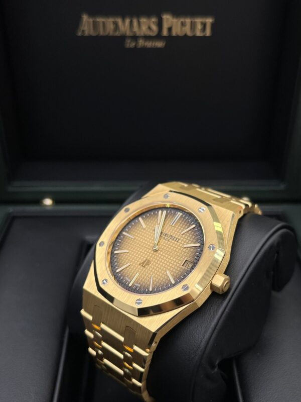 Audemars Piguet Royal Oak Jumbo (Ref# 16202BA.OO.1240BA.02) - Image 4