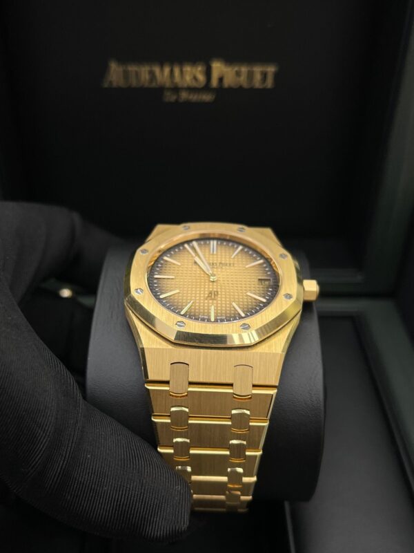 Audemars Piguet Royal Oak Jumbo (Ref# 16202BA.OO.1240BA.02) - Image 5