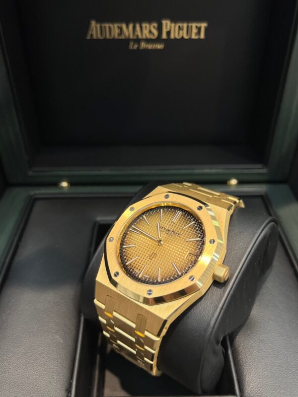 Audemars Piguet Royal Oak Jumbo (Ref# 16202BA.OO.1240BA.02) - Image 9