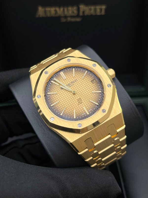 Audemars Piguet Royal Oak Jumbo (Ref# 16202BA.OO.1240BA.02) - Image 7