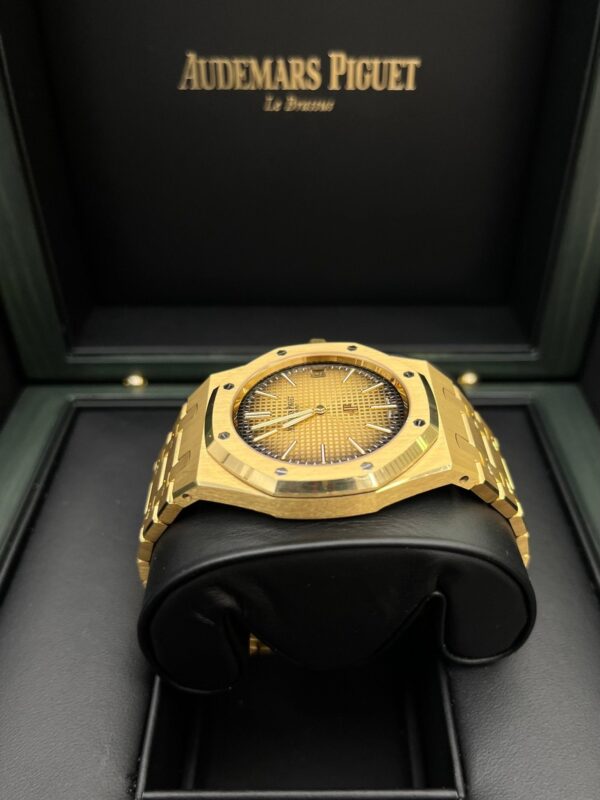 Audemars Piguet Royal Oak Jumbo (Ref# 16202BA.OO.1240BA.02) - Image 2