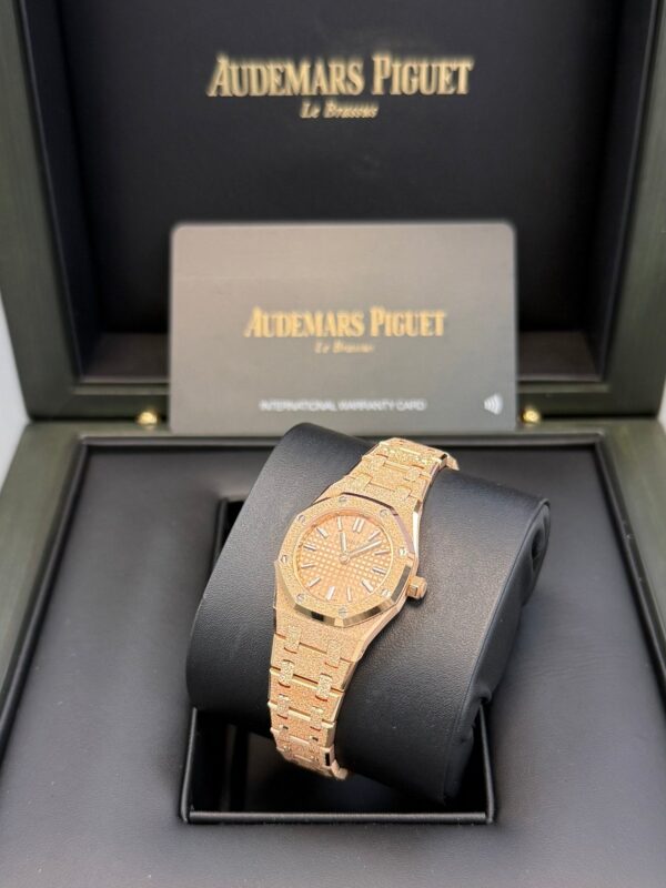 Audemars Piguet ROYAL OAK MINI FROSTED GOLD QUARTZ Ref. 67630OR.GG.1312OR.01 - Image 9