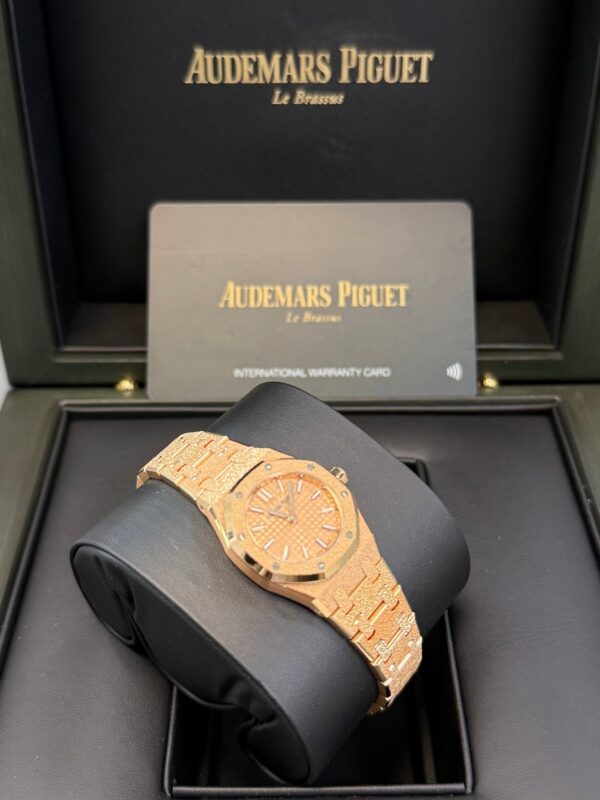 Audemars Piguet ROYAL OAK MINI FROSTED GOLD QUARTZ Ref. 67630OR.GG.1312OR.01 - Image 8