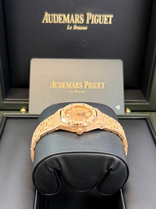 Audemars Piguet ROYAL OAK MINI FROSTED GOLD QUARTZ Ref. 67630OR.GG.1312OR.01 - Image 7