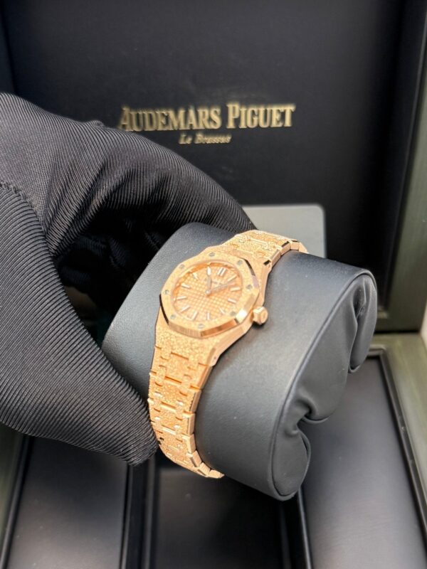 Audemars Piguet ROYAL OAK MINI FROSTED GOLD QUARTZ Ref. 67630OR.GG.1312OR.01 - Image 2