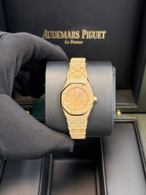 Audemars Piguet ROYAL OAK MINI FROSTED GOLD QUARTZ Ref. 67630OR.GG.1312OR.01 - Image 11