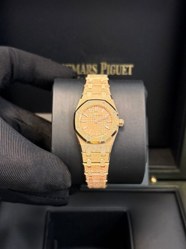 Audemars Piguet ROYAL OAK MINI FROSTED GOLD QUARTZ Ref. 67630OR.GG.1312OR.01 - Image 4