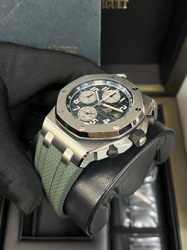 Audemars Piguet ROYAL OAK OFFSHORE SELFWINDING CHRONOGRAPH (Ref# 26238TI.OO.A056CA.01) - Image 4