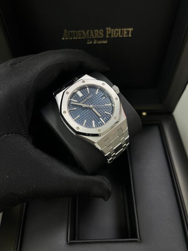 Audemars Piguet Royal Oak Selfwinding 37mm Stainless Steel Blue Dial 15550ST.OO.1356ST.06 - Image 9