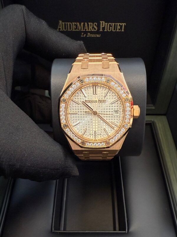 Audemars Piguet Royal Oak Selfwinding "50th Anniversary" 15551OR.ZZ.1356OR.01 - Image 4