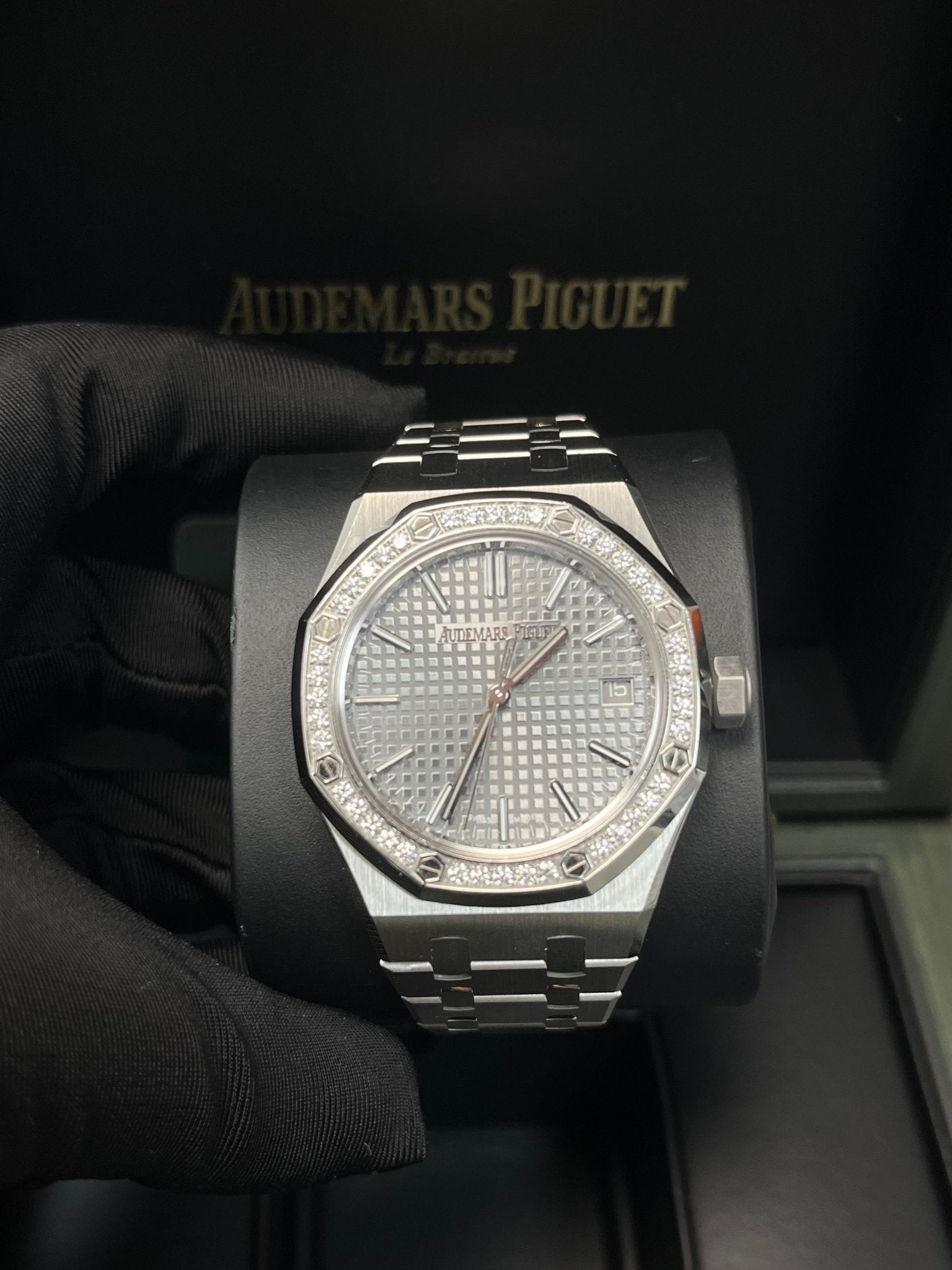 Audemars Piguet Royal Oak Selfwinding 50th Anniversary 15551ST.ZZ.1356ST.03 - Image 3