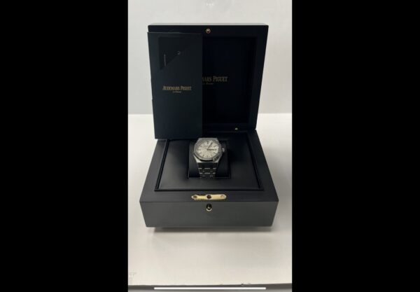 Audemars Piguet Royal Oak Selfwinding 50th Anniversary 2022 37mm 15550ST.OO.1356ST.01 - Image 8