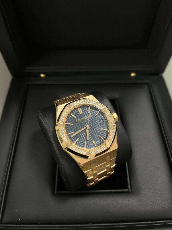 Audemars Piguet Royal Oak Selfwinding 50th Anniversary Blue Dial 15551OR.ZZ.1356OR.02 - Image 11
