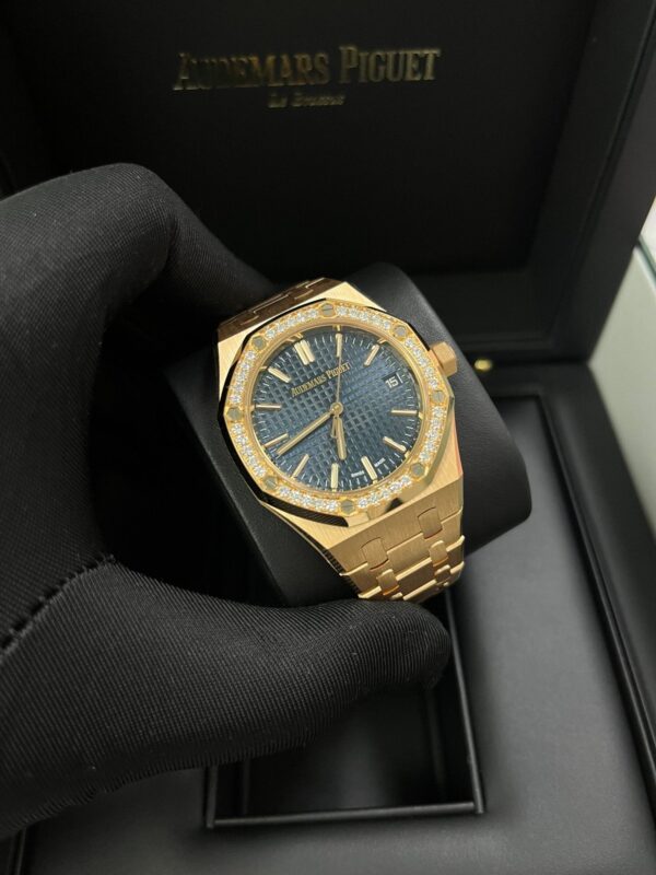 Audemars Piguet Royal Oak Selfwinding 50th Anniversary Blue Dial 15551OR.ZZ.1356OR.02 - Image 2