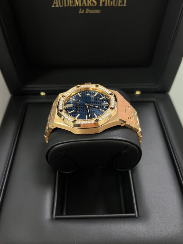 Audemars Piguet Royal Oak Selfwinding 50th Anniversary Blue Dial 15551OR.ZZ.1356OR.02 - Image 9