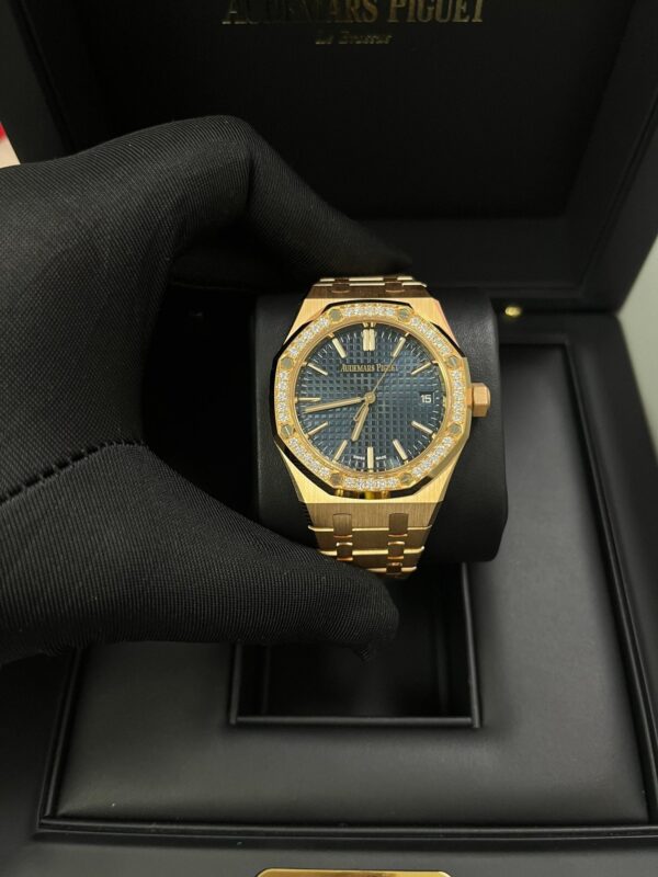 Audemars Piguet Royal Oak Selfwinding 50th Anniversary Blue Dial 15551OR.ZZ.1356OR.02 - Image 4