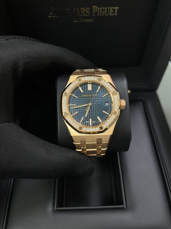 Audemars Piguet Royal Oak Selfwinding 50th Anniversary Blue Dial 15551OR.ZZ.1356OR.02 - Image 12