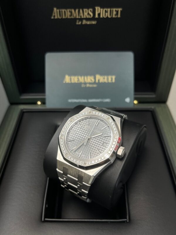 Audemars Piguet Royal Oak Selfwinding (Ref# 15551ST.ZZ.1356ST.06) - Image 12