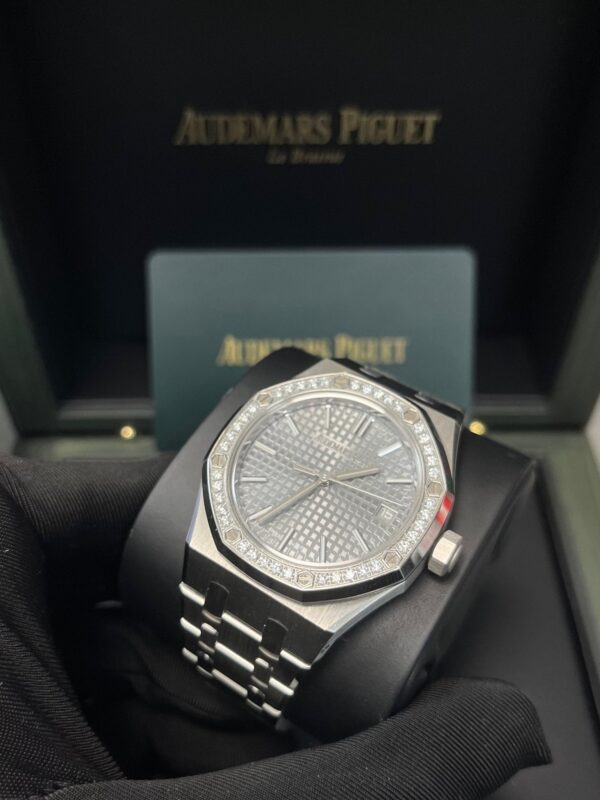 Audemars Piguet Royal Oak Selfwinding (Ref# 15551ST.ZZ.1356ST.06) - Image 11