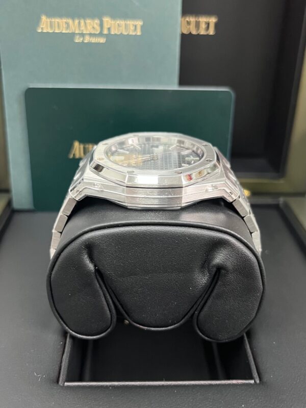 Audemars Piguet Royal Oak "50th Anniversary" 37mm Grey Dial Reference 15550ST.OO.1356ST.03 - Image 3