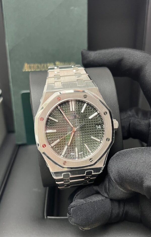 Audemars Piguet Royal Oak Selfwinding 41 mm Stainless Steel Green Dial 15510ST.OO.1320ST.09 - Image 3