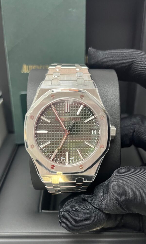 Audemars Piguet Royal Oak Selfwinding 41 mm Stainless Steel Green Dial 15510ST.OO.1320ST.09 - Image 10