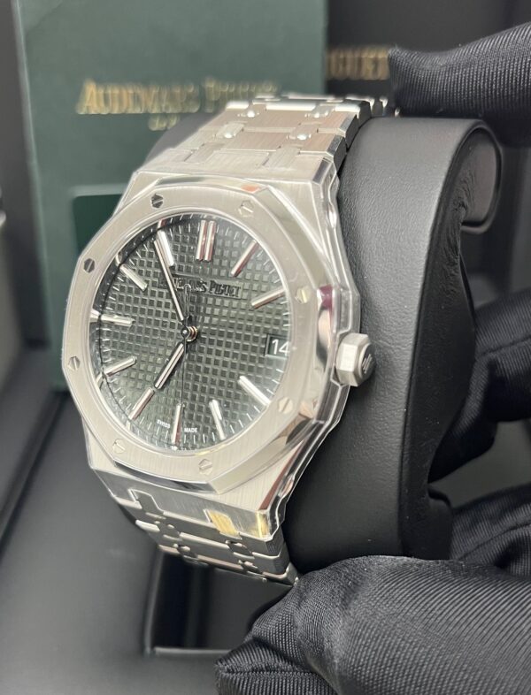 Audemars Piguet Royal Oak Selfwinding 41 mm Stainless Steel Green Dial 15510ST.OO.1320ST.09 - Image 12