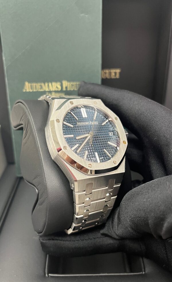 Audemars Piguet Royal Oak 41mm Stainless Steel Blue Dial 15510ST.OO.1320ST.06 - Image 10