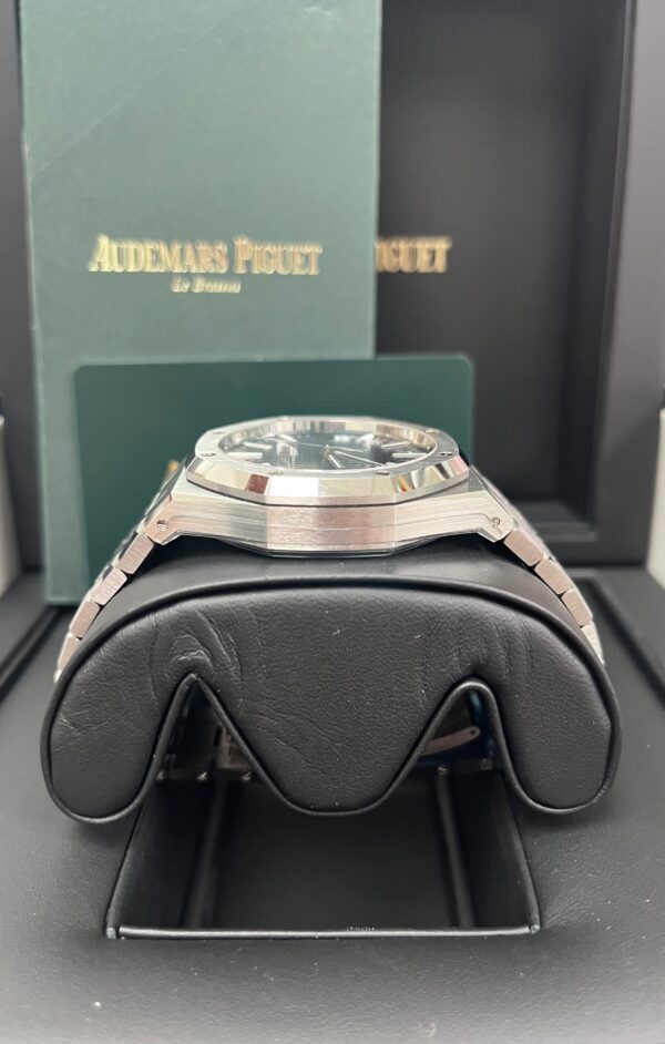 Audemars Piguet Royal Oak 41mm Stainless Steel Blue Dial 15510ST.OO.1320ST.06 - Image 6