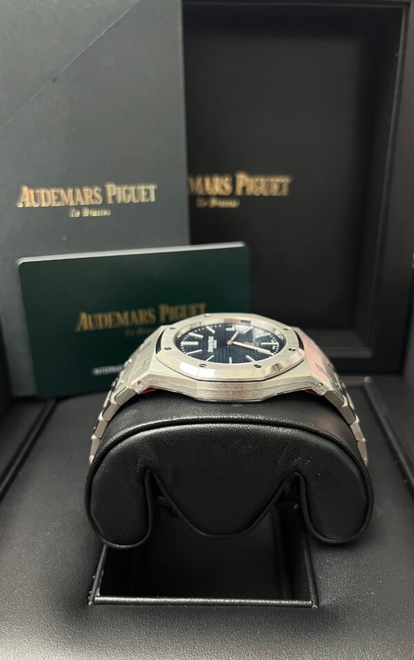 Audemars Piguet Royal Oak Jumbo 39mm Stainless Steel Jumbo Ultra-Thin Blue Dial 15202ST.OO.1240ST.01 - Image 4