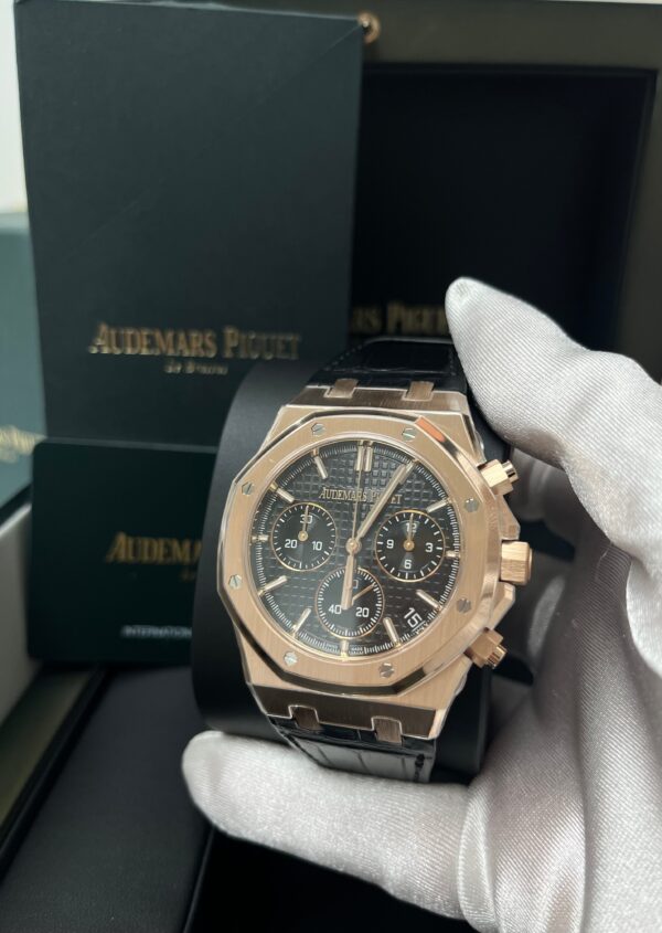 Audemars Piguet ROYAL OAK SELFWINDING CHRONOGRAPH “50TH ANNIVERSARY” Black Dial Black alligator strap 26240OR.OO.D002CR.01 - Image 4