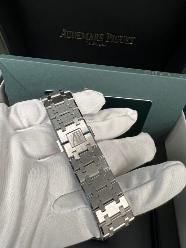 Audemars Piguet ROYAL OAK SELFWINDING "50TH ANNIVERSARY" White Dial Ref. 15510ST.OO.1320ST.03 - Image 5