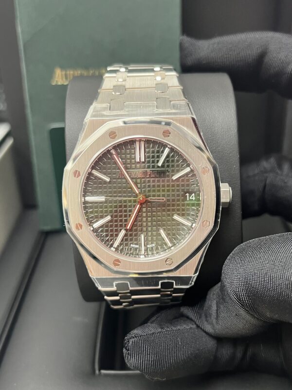 Audemars Piguet Royal Oak Selfwinding 41 mm Stainless Steel Green Dial 15510ST.OO.1320ST.09 - Image 4