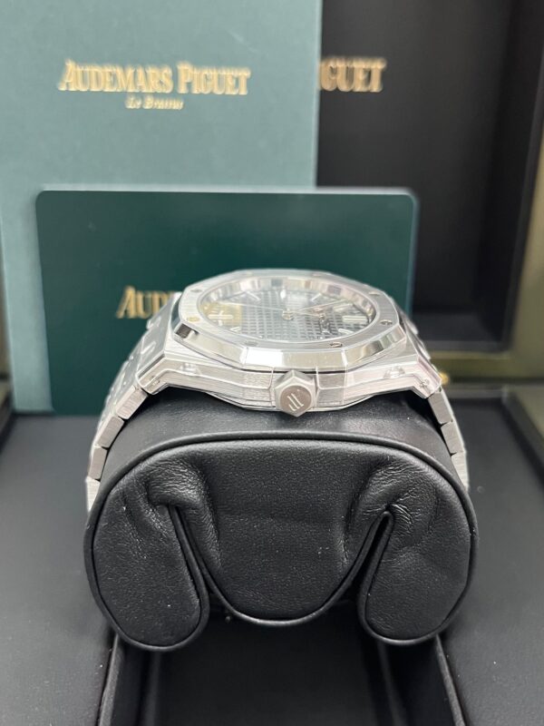 Audemars Piguet Royal Oak "50th Anniversary" 37mm Grey Dial Reference 15550ST.OO.1356ST.03 - Image 4