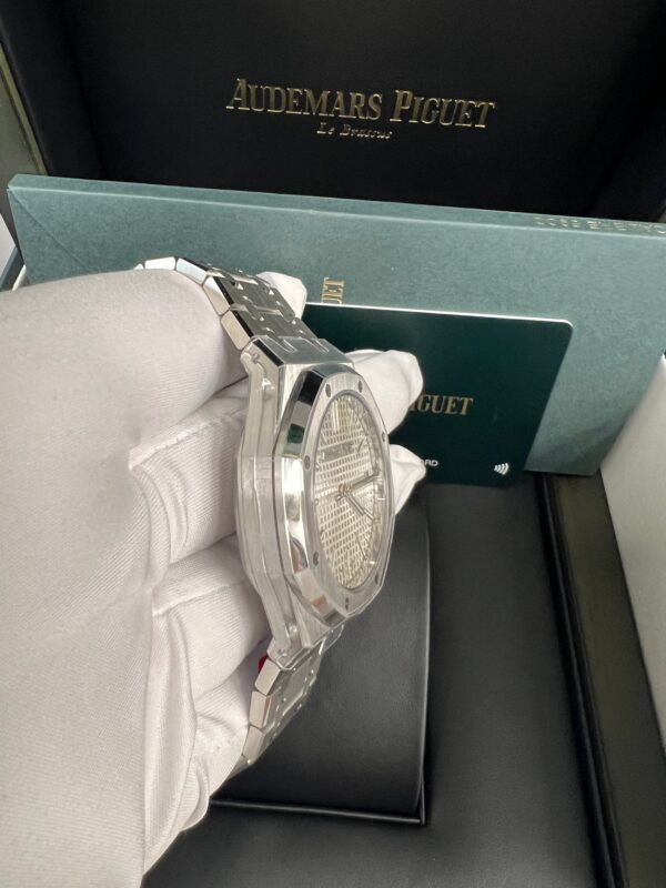 Audemars Piguet ROYAL OAK SELFWINDING "50TH ANNIVERSARY" White Dial Ref. 15510ST.OO.1320ST.03 - Image 4