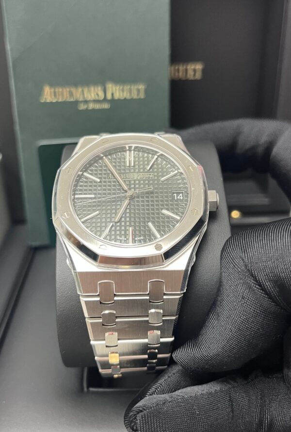 Audemars Piguet Royal Oak Selfwinding 41 mm Stainless Steel Green Dial 15510ST.OO.1320ST.09 - Image 2