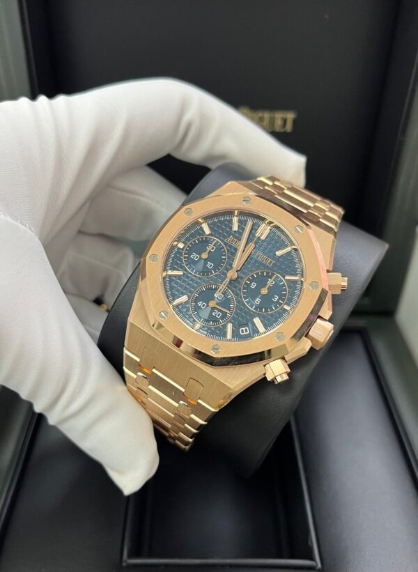Audemars Piguet ROYAL OAK SELFWINDING CHRONOGRAPH “50TH ANNIVERSARY” Rose Gold Blue Dial REF#26240OR.OO.1320OR.01 - Image 2