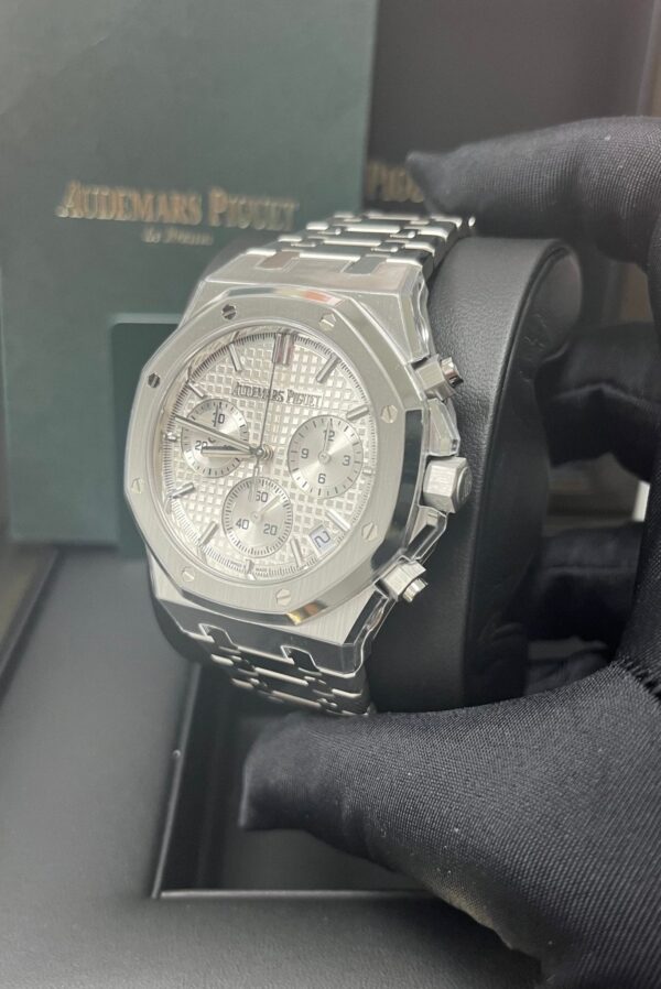 Audemars Piguet ROYAL OAK SELFWINDING CHRONOGRAPH “50TH ANNIVERSARY” STEEL BRACELET WHITE DIAL (Ref # 26240ST.OO.1320ST.03) - Image 6