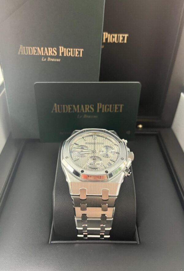 Audemars Piguet ROYAL OAK SELFWINDING CHRONOGRAPH “50TH ANNIVERSARY” STEEL BRACELET WHITE DIAL (Ref # 26240ST.OO.1320ST.03) - Image 4