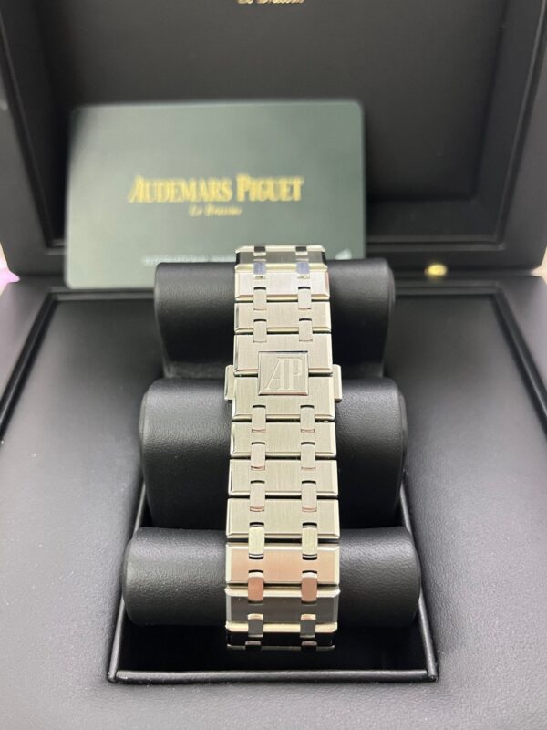 Audemars Piguet Royal Oak Selfwinding Chronograph/ Stainless Steel/ Blue Dial/ Silver Sub-Dials (Ref#26331ST.OO.1220ST.01) - Image 7