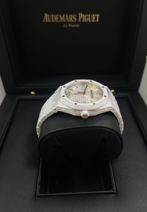 Audemars Piguet Royal Oak Selfwinding White Ceramic 77350CB.OO.1266CB.01 - Image 10