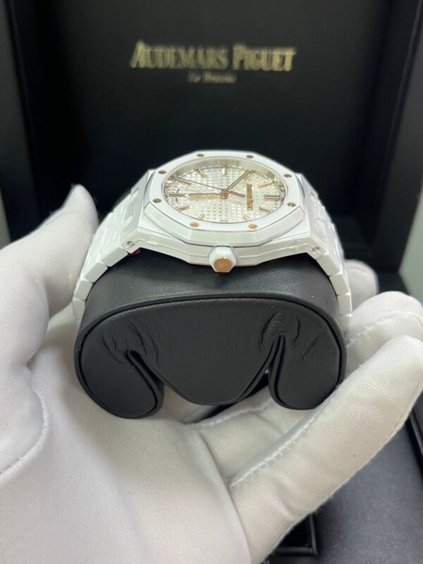 Audemars Piguet Royal Oak Selfwinding White Ceramic 77350CB.OO.1266CB.01 - Image 7