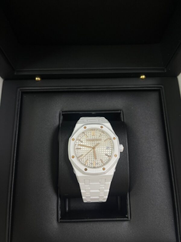 Audemars Piguet Royal Oak Selfwinding White Ceramic 77350CB.OO.1266CB.01 - Image 12