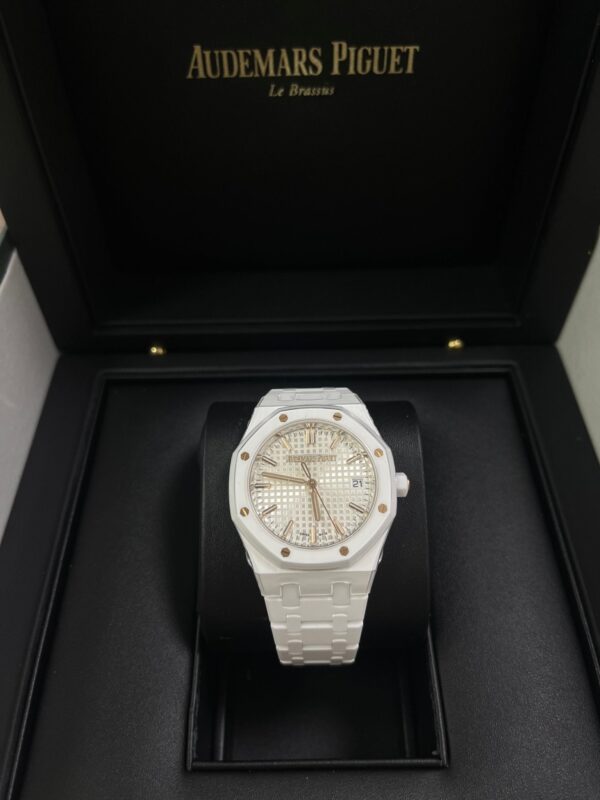 Audemars Piguet Royal Oak Selfwinding White Ceramic 77350CB.OO.1266CB.01 - Image 8