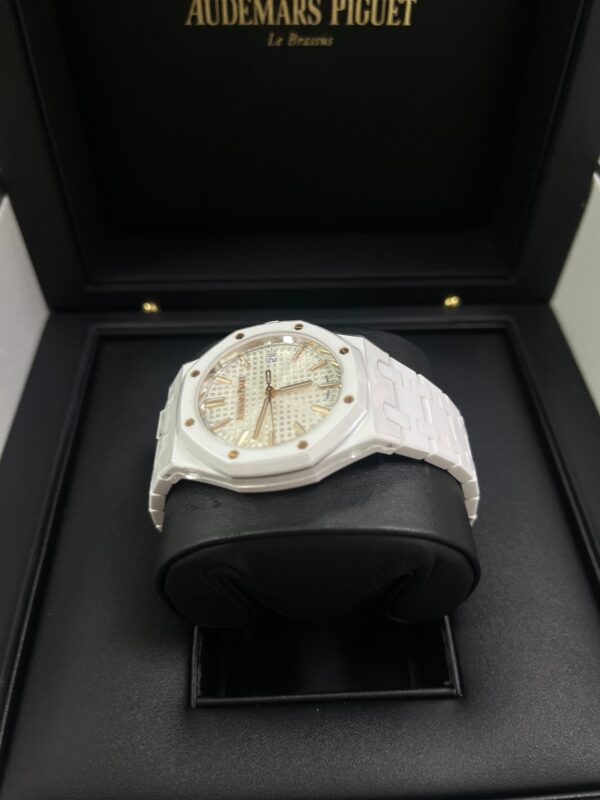 Audemars Piguet Royal Oak Selfwinding White Ceramic 77350CB.OO.1266CB.01 - Image 11