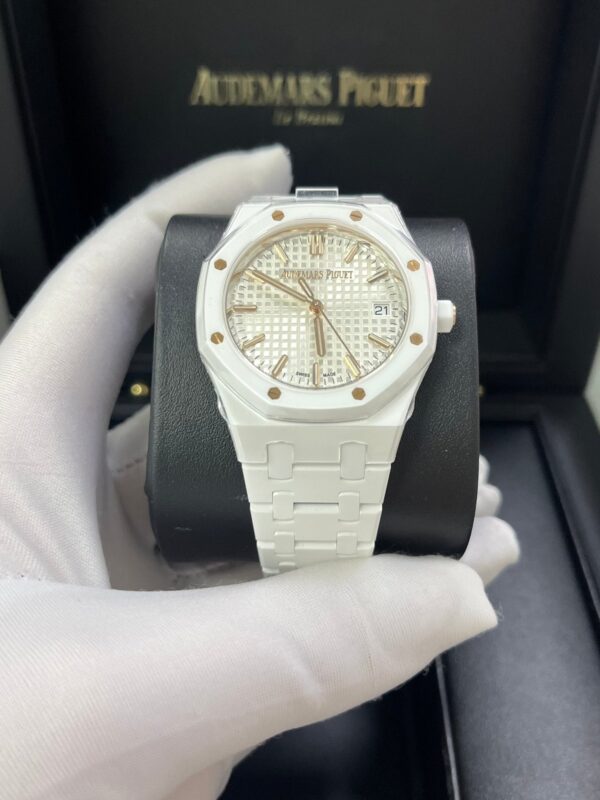 Audemars Piguet Royal Oak Selfwinding White Ceramic 77350CB.OO.1266CB.01 - Image 5